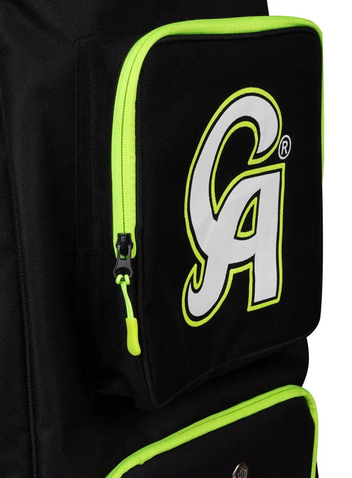 DUFFLE-WHEELIE-BAG-10_720x_46dc30ae-5e93-4b11-90fb-e6022078fa83.webp